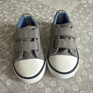 Toddler shoes 7C